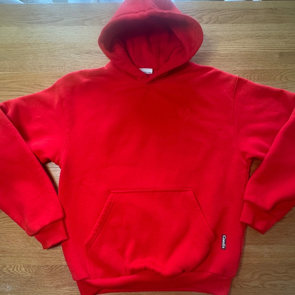 Comfrt Ways To Show Love Red Hoodie Embroidered Heart Graphic Sweatshirt Medium